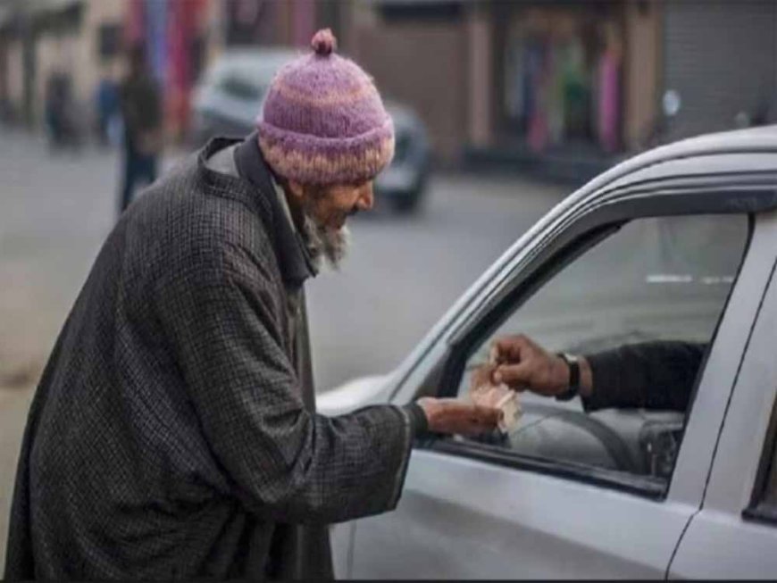 पंजाब के सरगोधा जिले में रेस्क्यू टीम ने एक बुजुर्ग भिखारी को बेहोशी की हालत में पाया, पासपोर्ट और 5 लाख कैश मिला