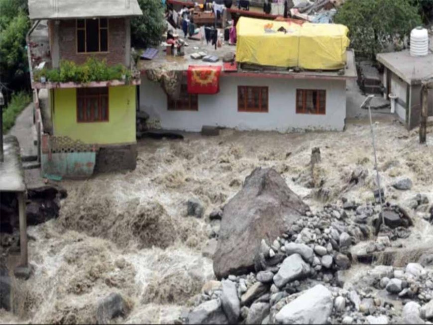 हिमाचल प्रदेश के तीन जिलों में बादल फटने से अब तक 50 लोगों की मौत, कई लोग लापता