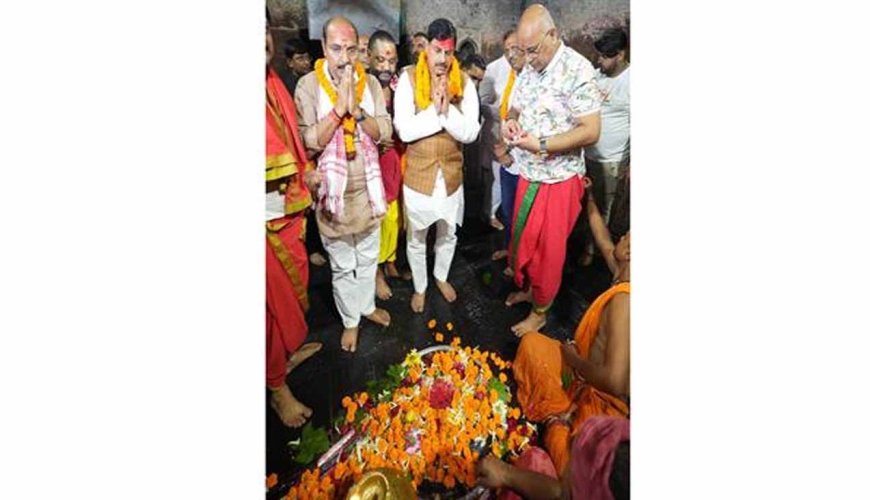 मुख्यमंत्री डॉ. यादव ने झारखण्ड में बाबा बैद्यनाथ महादेव मंदिर में की पूजा-अर्चना