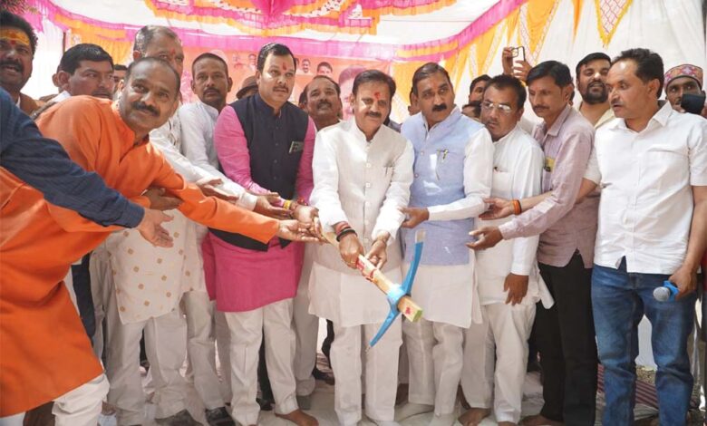 स्वास्थ्य-सेवाओं-को-बेहतर-बनाने-के-लिये-विकासखंड-स्तर-पर-स्वास्थ्य-सेवाओं-को-सुदृढ़-करना-ज़रूरी:-उप-मुख्यमंत्री-शुक्ल