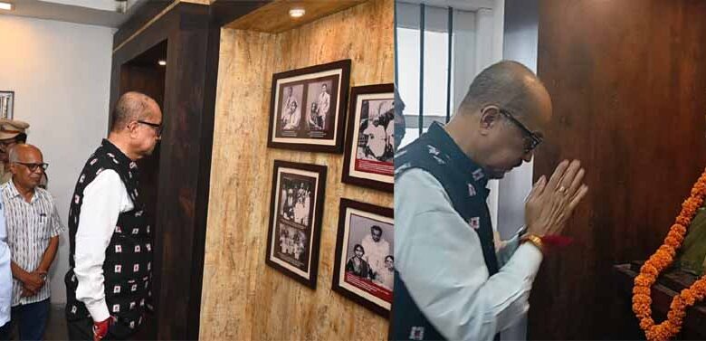 संबलपुर-में-राज्यपाल-ने-किया-लक्ष्मीकांत-बेजबरुआ-के-साहित्य-का-अवलोकन,-दी-श्रद्धांजलि