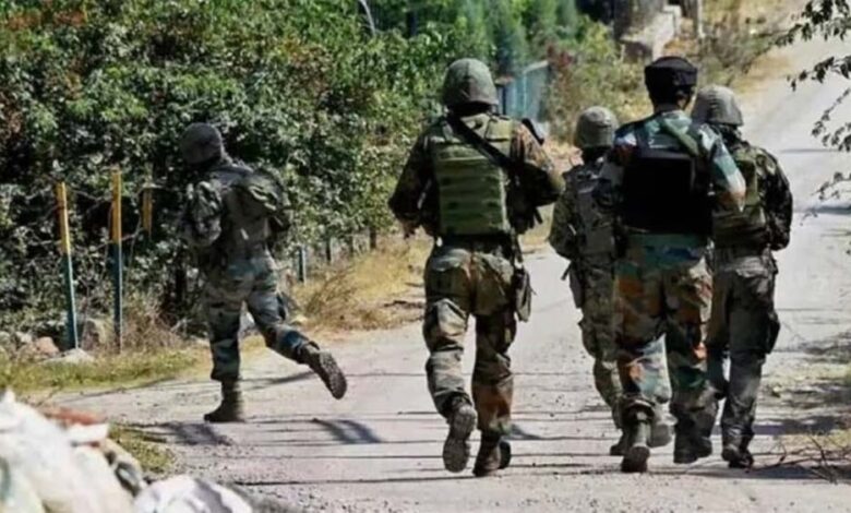 पहलगाम-में-हुए-आतंकी-हमले-के-बाद-सुरक्षाबलों-और-आतंकवादियों-के-बीच-कुलगाम-जिले-में-एनकाउंटर-चल-रहा