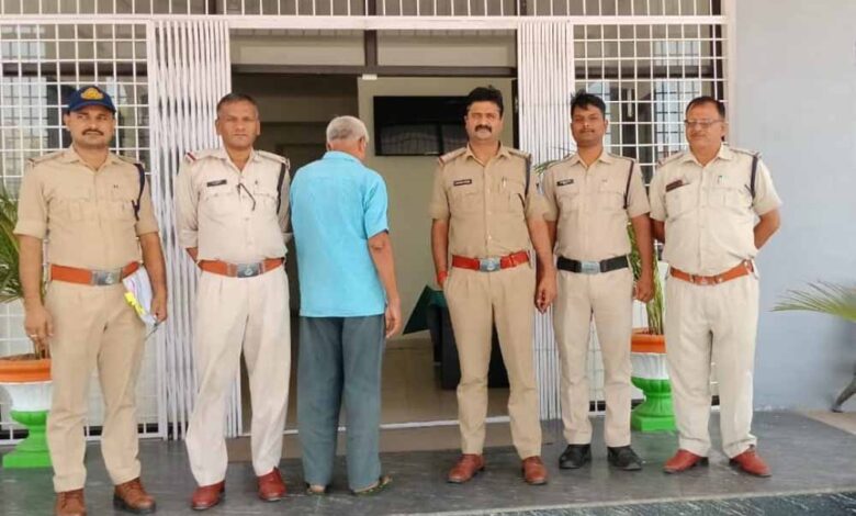 सिंगरौली-में-रिटायर्ड-पटवारी-गिरफ्तार,-भू-स्वामी-का-बना-दिया-फर्जी-मृत्यु-प्रमाण-पत्र-की-40-लाख-की-धोखाधड़ी