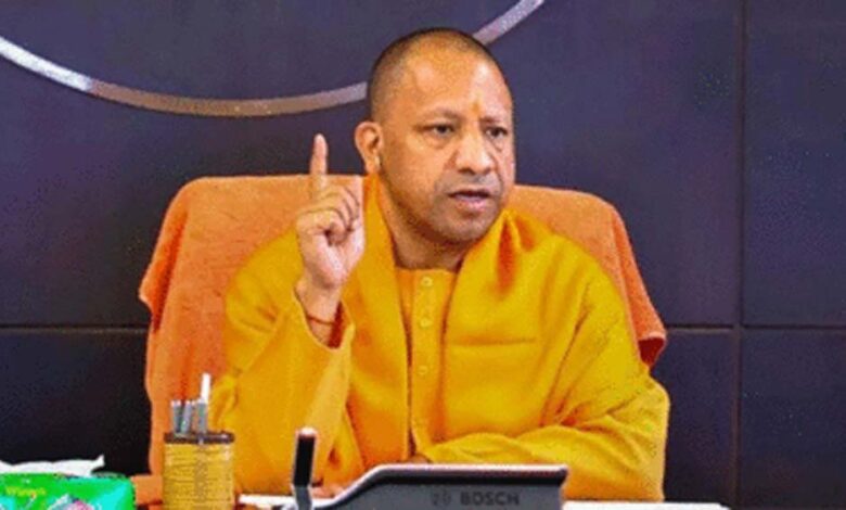 मुख्यमंत्री योगी ने भी कानपुर के लाल को अंतिम विदाई दी, कहा-पूरी शक्ति से आतंक के विषैले फनों को कुचला जाएगा