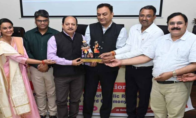 पब्लिक-रिलेशन-सोसायटी-ऑफ-इंडिया-पुरस्कार-से-सम्मानित-हुए-उत्कृष्ट-योगदान-करने-वाली-मीडिया-की-हस्तिया