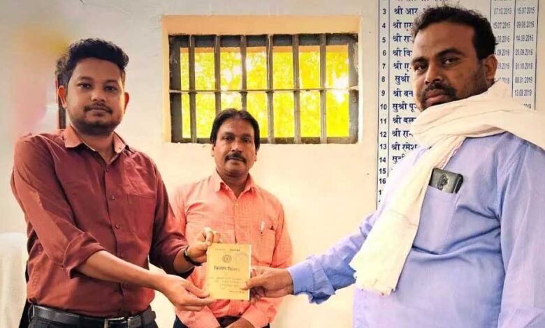 महासमुंद-:-शीघ्रता-से-निराकृत-हुआ-ऋण-पुस्तिका-का-आवेदन,-श्रीमती-पुरी-हरपाल-ने-जताई-खुशी