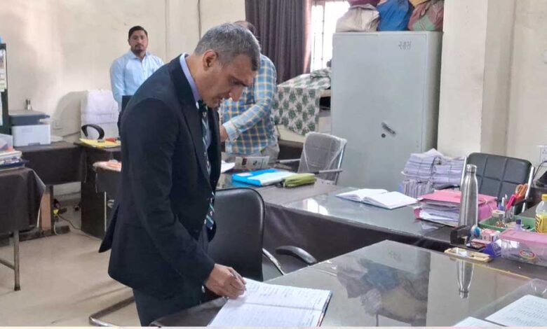 बेमेतरा : कलेक्टर ने किया जिला अस्पताल का औचक निरीक्षण, मरीजों से की सीधी बातचीत, दिए स्वास्थ्य सेवाओं में सुधार के निर्देश