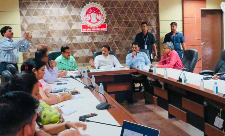 मेडिकल ऑफिसर एवं विशेषज्ञ चिकित्सकों की भर्ती प्रक्रिया तीव्र गति से करें पूर्ण : उप मुख्यमंत्री शुक्ल