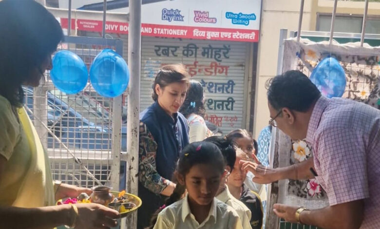 मध्य-प्रदेश-:-आज-से-नया-शैक्षणिक-सत्र-शुरू,-तिलक-लगाकर-बच्चों-का-स्वागत