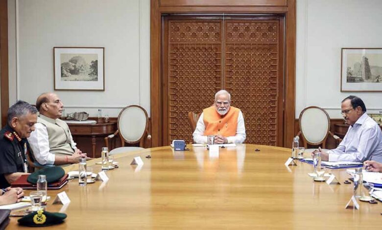 48 घंटों के अंदर दूसरी बार पीएम नरेंद्र मोदी से मिले अजित डोभाल, हुई मीटिंग