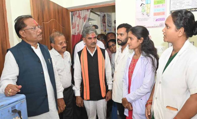 मुख्यमंत्री ने आयुष्मान आरोग्य मंदिर का किया औचक निरीक्षण