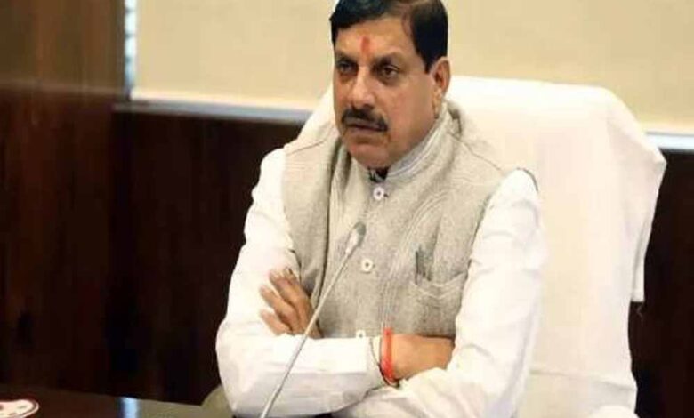 मुख्यमंत्री डॉ. यादव ने वीर भारत न्यास, वीर भारत संग्रहालय और महादेव मूर्ति कला कार्यशाला की गतिविधियों की समीक्षा की