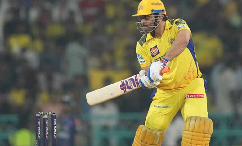 CSK ने KKR को हराया, आखिरी ओवर में ग‍िरते-पड़ते हुए जीती धोनी की टीम