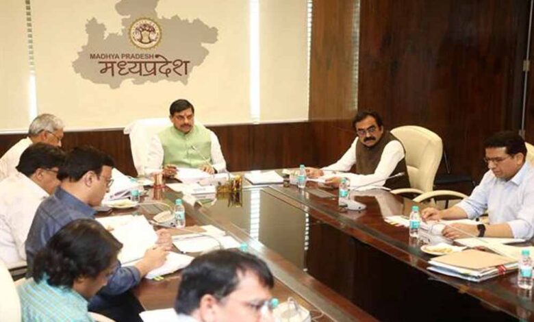 सड़क निर्माण में गुणवत्ता और दीर्घकालिक जरूरतों पर दें विशेष ध्यान : मुख्यमंत्री डॉ. यादव