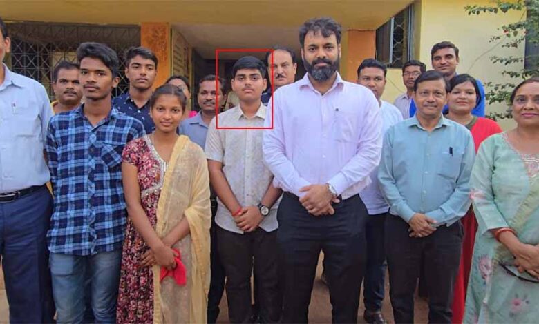 संकल्प जशपुर के नमन खुटियाँ 10वीं बोर्ड परीक्षा में स्टेट टॉपर