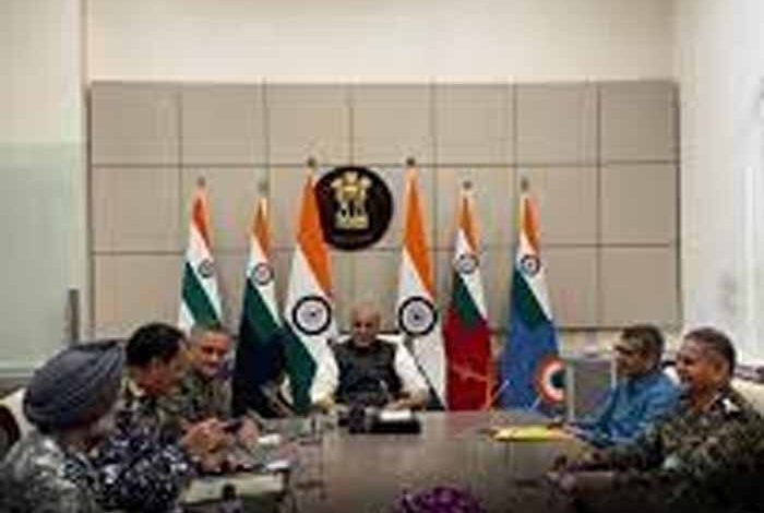 राजनाथ ने सीडीएस, तीनों सेना प्रमुखों के साथ की बैठक, सीमा पर ताजा स्थिति और सुरक्षा तैयारियों पर चर्चा हुई, समीक्षा की