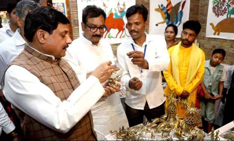 जनजातीय कला और कलाकारों पर है मां सरस्वती का आशीष : मुख्यमंत्री डॉ. यादव