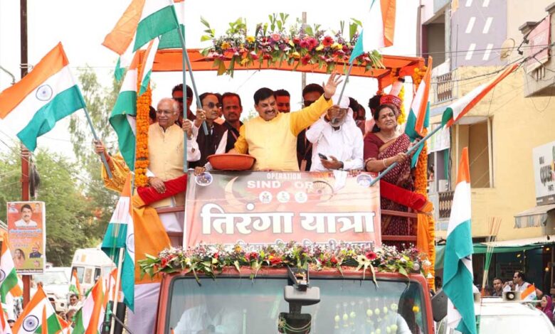 सिवनी-मालवा-में-भारत-के-वीर-सैनिकों-के-सम्मान-में-निकली-तिरंगा-यात्रा