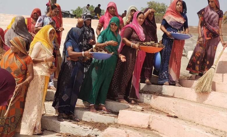 जल-है-जीवन-की-धारा,कल-का-यही-सहारा