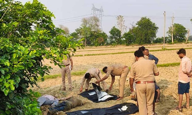 फिरोजाबाद-में-पूर्व-प्रधान-और-बेटे-की-फावड़े-प्रहार-कर-हत्या