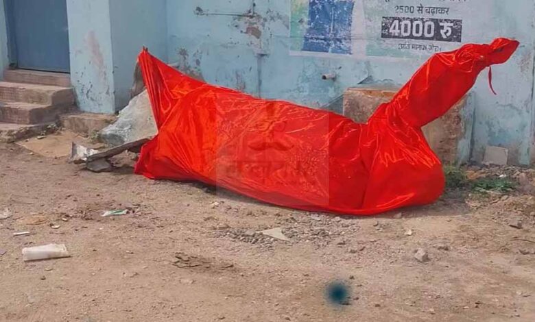 गौरेला-में-भारी-बवाल:-रात-के-अंधेरे-में-हटाई-गई-स्व.-अजीत-जोगी-की-प्रतिमा,-गंदी-जगह-में-फेंकी