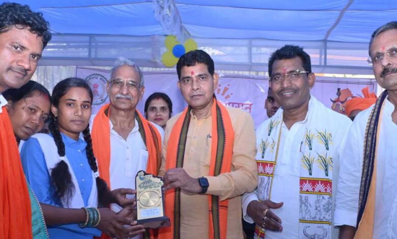 रायपुर-:-समाधान-शिविर-से-लोगों-की-मांगों-और-समस्याओं-का-हो-रहा-निराकरण:-राजस्व-मंत्री-वर्मा