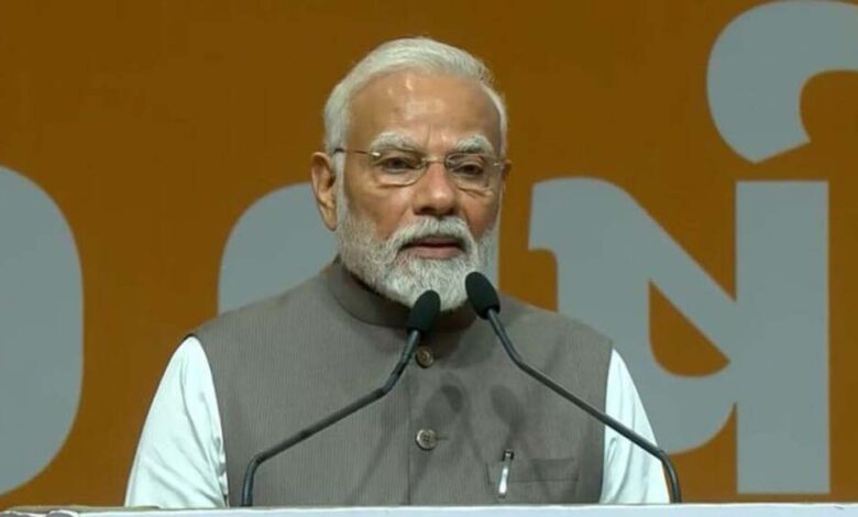 देश-को-बचाना-सिर्फ-सैनिक-की-नहीं-नागरिकों-की-भी-जिम्मेदारी-pm-मोदी