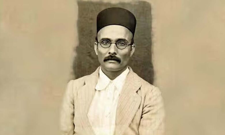 महाराष्ट्र-सरकार-वीर-सावरकर-की-बैरिस्टर-डिग्री-को-बहाल-कराएगी,-मुंबई-यूनिवर्सिटी-में-क्या-बोले-फडणवीस