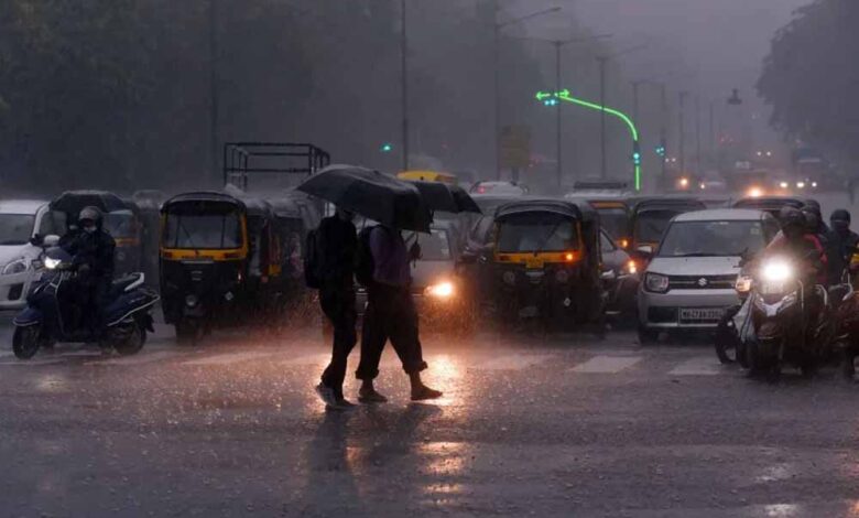 मौसम-का-मिजाज-पूरी-तरह-से-बदला,-अगले-48-घंटे-6-राज्यों-पर-भारी,-बंगाल-की-खाड़ी-से-भी-आई-चेतावनी