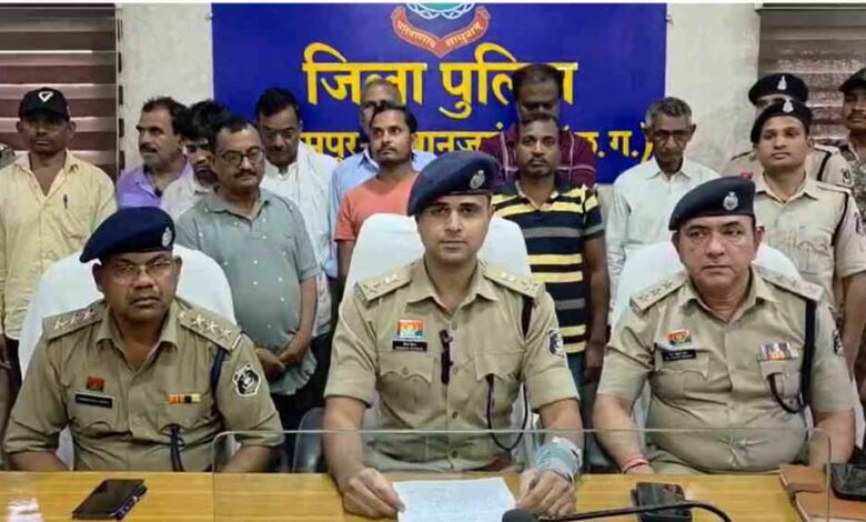 अधिकारी,-कर्मचारी-और-सहकारी-संस्थाओं-के-प्रबंधकों-ने-की-26-करोड़-से-ज्यादा-की-हेराफेरी,-11-आरोपी-गिरफ्तार