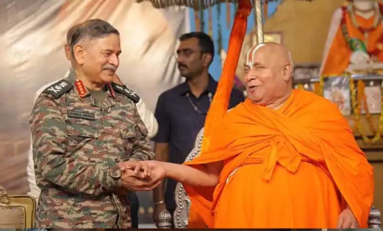 सेना-प्रमुख-जनरल-उपेंद्र-द्विवेदी-ने-ली-राम-मंत्र-की-दीक्षा,-रामभद्राचार्य-ने-दक्षिणा-में-मांग-लिया-pok