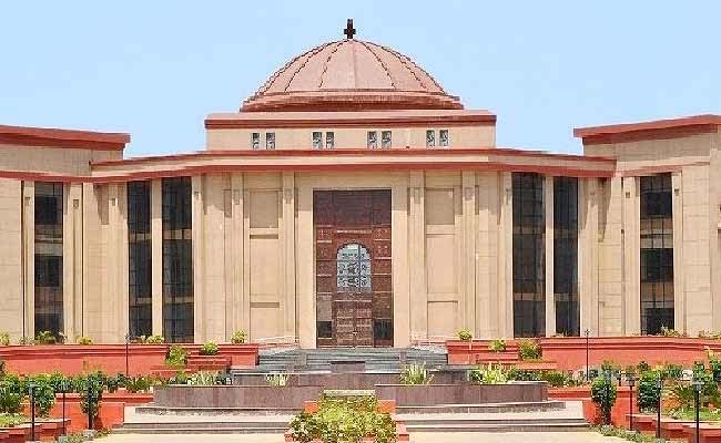 नमाज-पढ़ाने-वाले-7-प्रोफेसरों-को-हाई-कोर्ट-से-नहीं-मिली-राहत