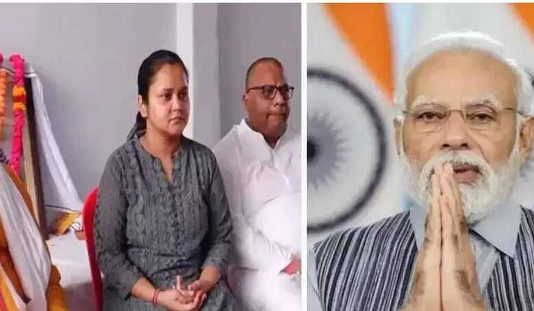 पीएम-मोदी-कानपुर-पहुंचते-ही-शुभम-द्विवेदी-के-परिवार-से-मिले,-पत्नी-ऐशन्या-रो-पड़ी,-पीएम-ने-ढांढस-बंधाया