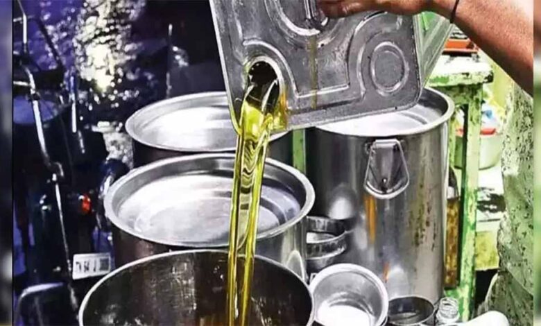 बढ़ती-महंगाई-के-बीच-खाने-के-तेल-की-कीमतों-को-कम-करने-के-लिए-सरकार-ने-एक-अहम-फैसला-लिया,-कस्टम-ड्यूटी-घटाई