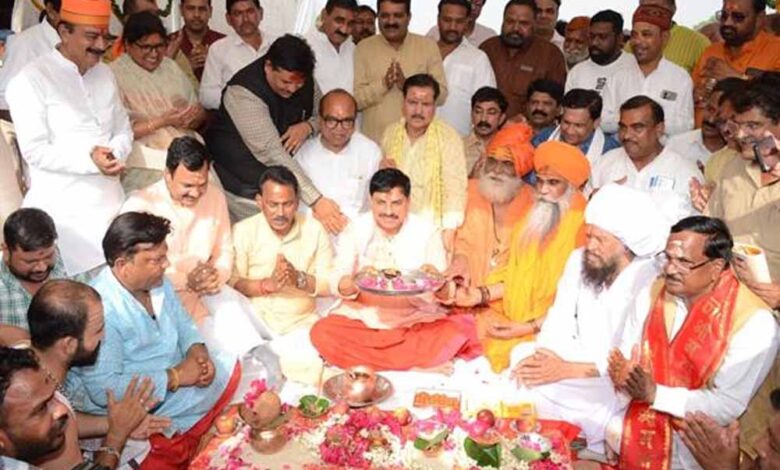 मुख्यमंत्री-डॉ.-यादव-ने-श्री-अंगारेश्वर-महादेव-मंदिर-में-पूजन-अर्चन-किया