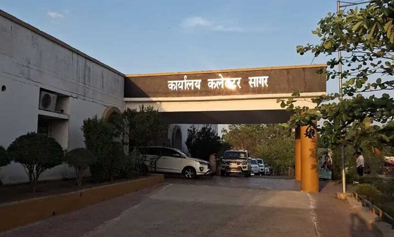 किराये-के-शिक्षकों-से-करवाते-थे-शिक्षण-कार्य,-कलेक्टर-ने-पांच-अध्यापकों-को-किया-सेवा-से-बर्खास्त