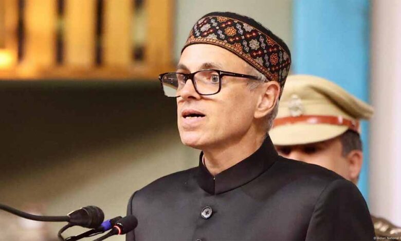 सीएम-अब्दुल्ला-ने-दिलाया-भरोसा-जल्द-ही-आरक्षण-के-मुद्दे-पर-कैबिनेट-उप-समिति-की-रिपोर्ट-पर-अपना-निर्णय-लेगी