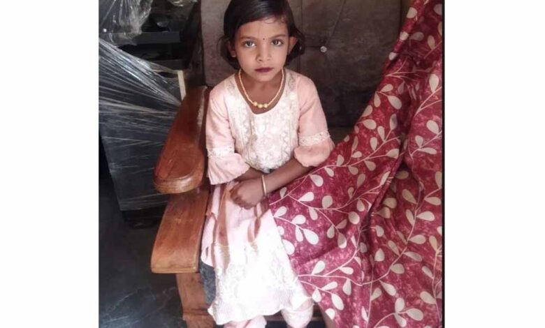 कार-की-ठोकर-से-घायल-बच्ची-को-सवार-युवक-इलाज-के-बहाने-उठाकर-ले-गए
