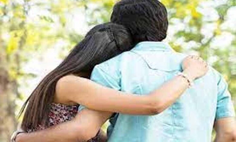 कन्नौज-में-एक-महीने-पहले-ही-ब्याह-कर-आई-युवती-घर-से-पति-के-साथ-निकली-और-राह-में-प्रेमी-के-साथ-भागने-का-किया-प्रयास