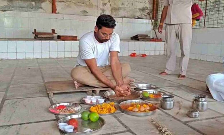 राजा-के-मोक्ष-के-लिए-बड़े-भाई-विपिन-रघुवंशी-और-भतीजे-विधान-ने-किया-पिंडदान,-सोनम-का-भाई-भी-साथ-साथ-रहा