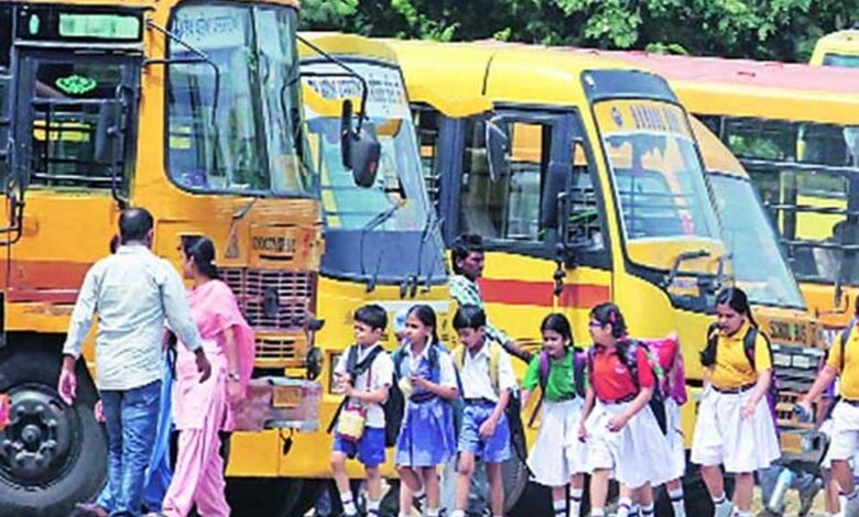 नोएडा-में-बच्चों-को-स्कूल-लाने-ले-जाने-वाली-अनफिट-बसों-पर-कार्रवाई-की-तैयारी,-समाप्त-होगी-स्कूल-की-मान्यता