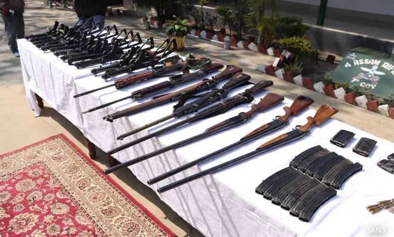 मणिपुर-में-खुफिया-सूचना-के-आधार-पर-तलाशी-अभियान-चलाया,-328-हथियार-और-युद्ध-जैसी-सामग्री-बरामद