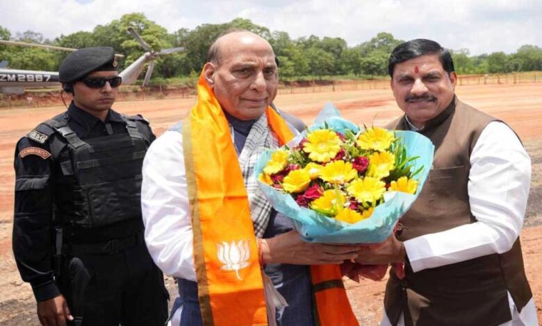 मुख्यमंत्री-डॉ-मोहन-यादव-ने-पचमढ़ी-में-केंद्रीय-रक्षा-मंत्री-राजनाथ-सिंह-का-स्वागत-किया