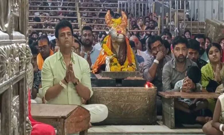 सांसद-व-अभिनेता-रवि-किशन-भस्म-आरती-में-हुए-शामिल-,-बोले-दुख,-दारिद्रय-और-काल-हरते-हैं-बाबा-महाकाल