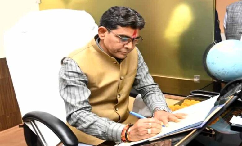 17-जून-को-राजस्व-मंत्री-टंक-राम-वर्मा-लेंगे-विभागीय-समीक्षा-बैठक