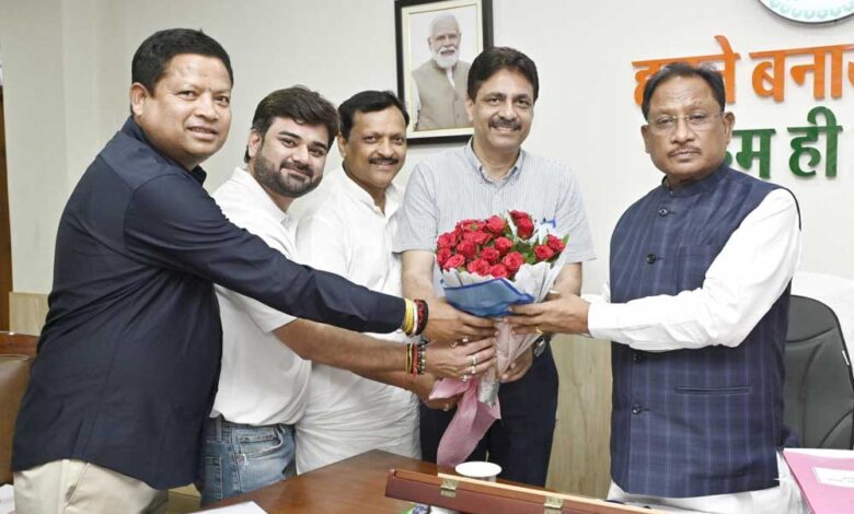 रायपुर-:-मुख्यमंत्री-साय-से-छत्तीसगढ़-ओलम्पिक-संघ-के-पदाधिकारियों-ने-की-सौजन्य-मुलाकात,ओलम्पिक-दिवस-आयोजन-हेतु-किया-आमंत्रित