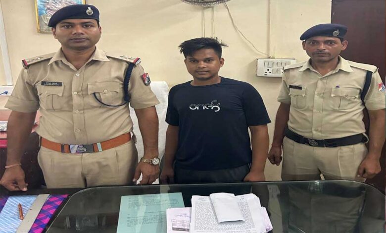 ऑपरेशन-‘उपलब्ध’-के-तहत-रेलवे-ई-टिकट-रैकेट-का-भंडाफोड़,-₹1.62-लाख-के-टिकट-जब्त