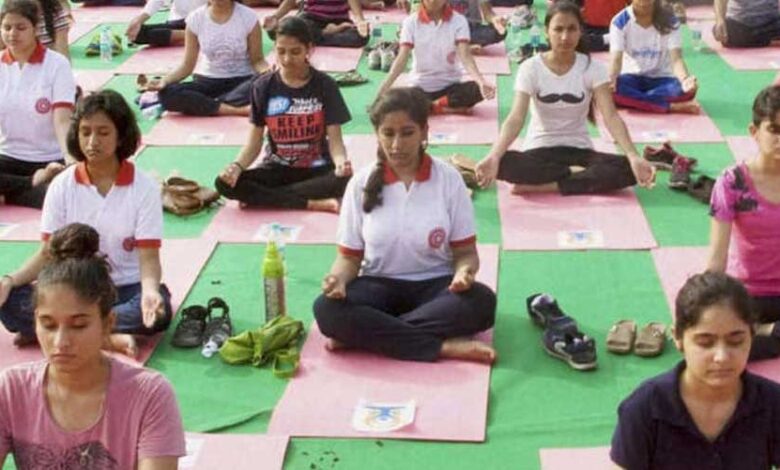 उत्तर-बस्तर-कांकेर-:-स्कूल,-छात्रावास-परिसर,-रिक्त-मैदानों-व-सड़कों-के-किनारे-सघन-पौधरोपण-कराएं-कलेक्टर