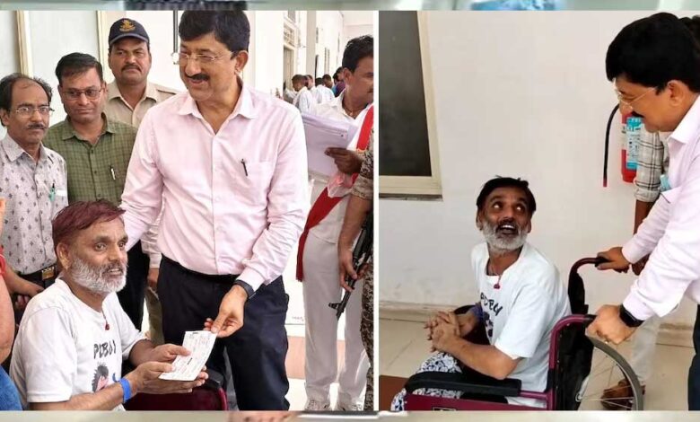 गुना-कलेक्टर-ने-जीता-दिल…-दिव्यांग-को-नई-व्हील-चेयर-पर-बैठाकर-भेजा,-पेंशन-भी-शुरू-कराई