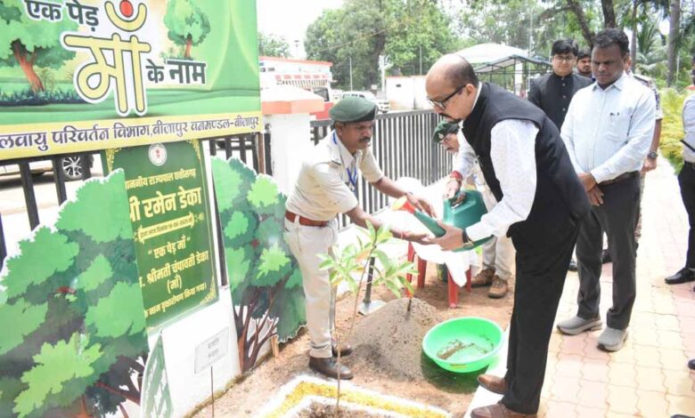 राज्यपाल-रमेन-डेका-ने-बीजापुर-कलेक्टोरेट-परिसर-में-किया-वृक्षारोपण